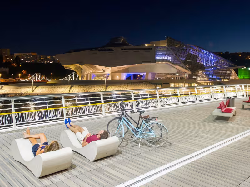 Pont Raymond Barre et le Musée des Confluences de nuit - Lyon