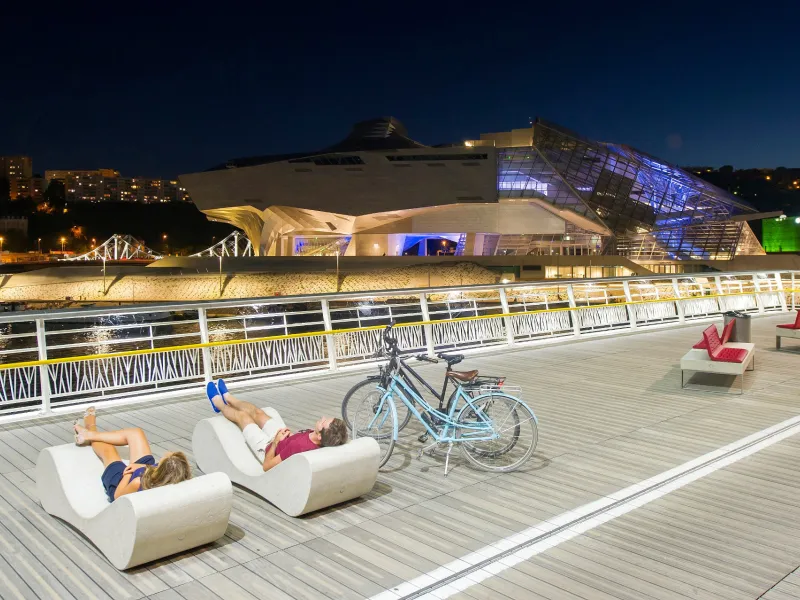 Pont Raymond Barre et le Musée des Confluences de nuit - Lyon