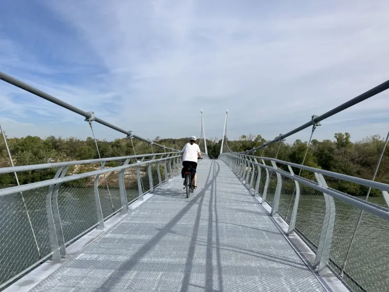 Passerelle sur la ViaRhôna