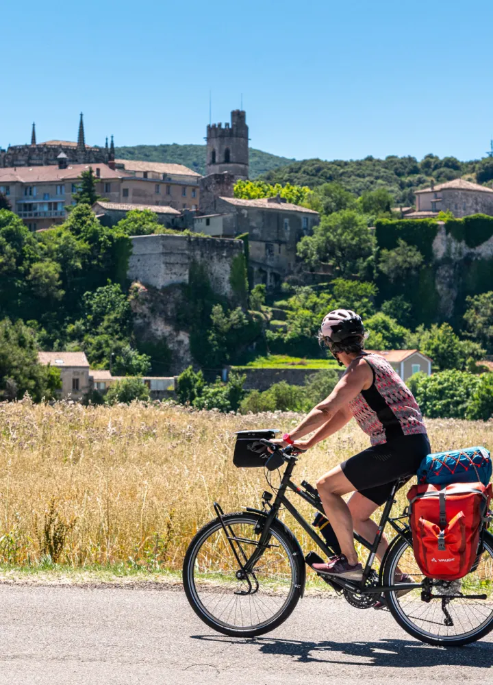 Cycling through the towns and monuments of the Rhône