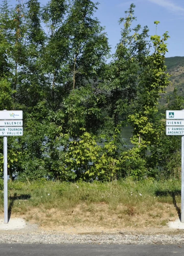 Signalisation ViaRhôna autour de St-Vallier 