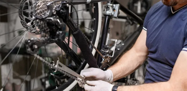 vélo en réparation à l'espace bike