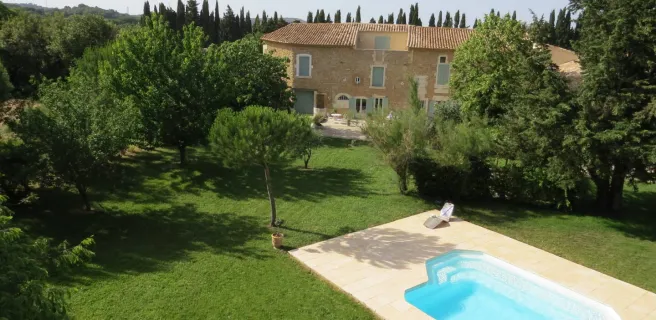 Vue aérienne du Mas de Martinet chambres d'hôtes proche de la voie verte du pont du Gard - Via Rhôna