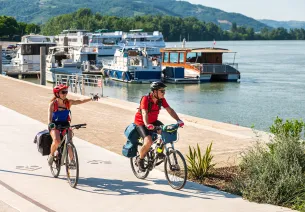 Cyclistes le long du Rhône