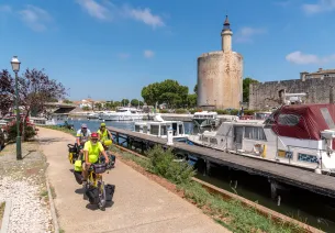 vélo le long du canal du Rhône 