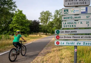 Vélo le long de ViaRhôna