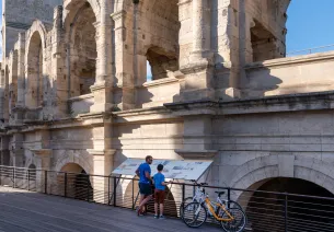 Cyclists in front of the Arles amphitheatre